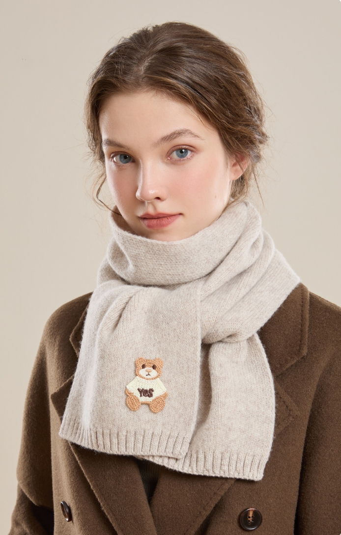 Women's 100% sheep wool scarf with bear pattern, soft and skin-friendly.