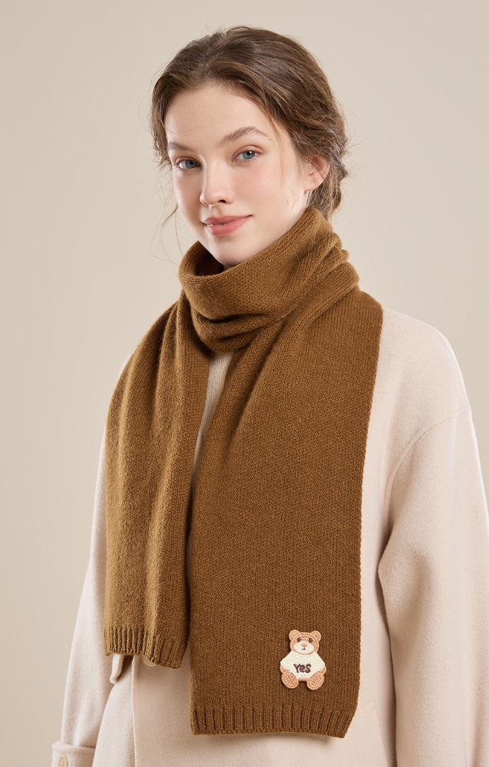 Women's 100% sheep wool scarf with bear pattern, soft and skin-friendly.