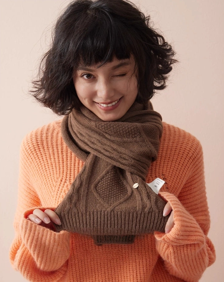 Wool Diamond Cable Knit Scarf – Vintage Texture & Timeless | Multiple Colors OESLO