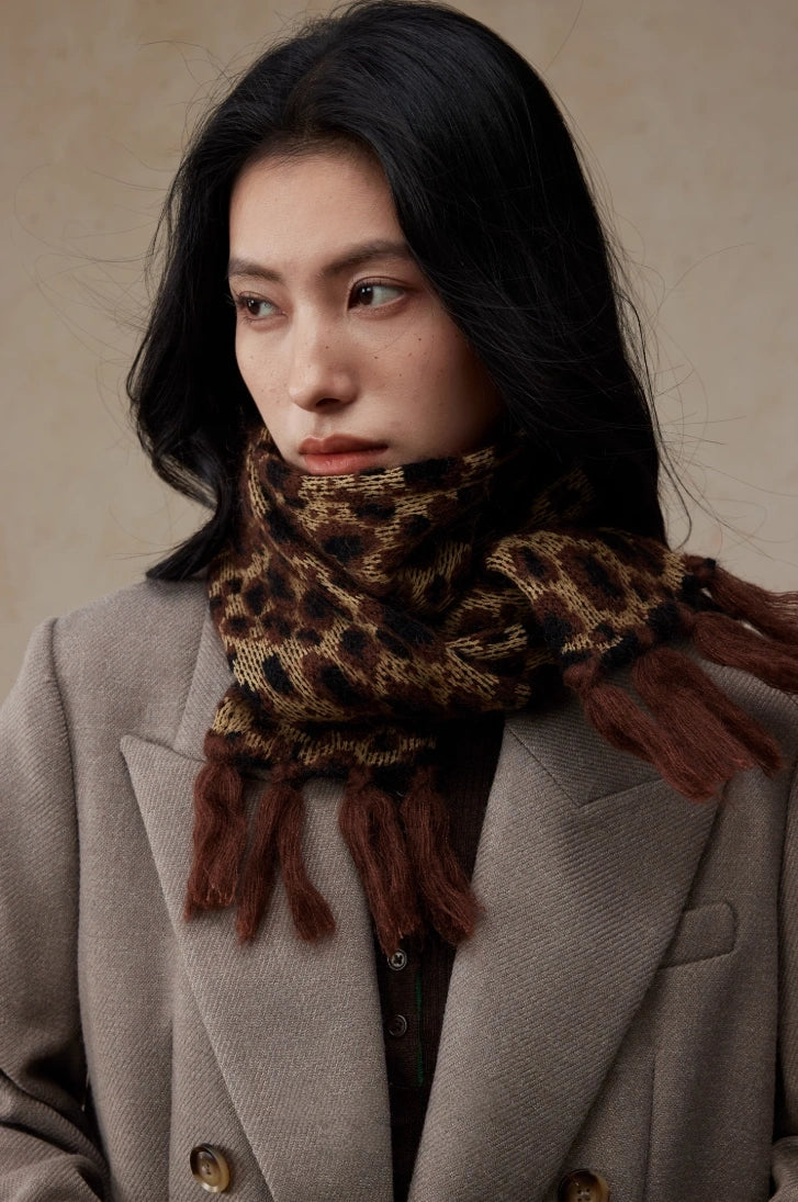 Leopard Knit Scarf – Classic Vintage Style in Coffee Brown & Pink OESLO