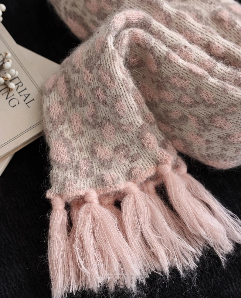 Leopard Knit Scarf – Classic Vintage Style in Coffee Brown & Pink