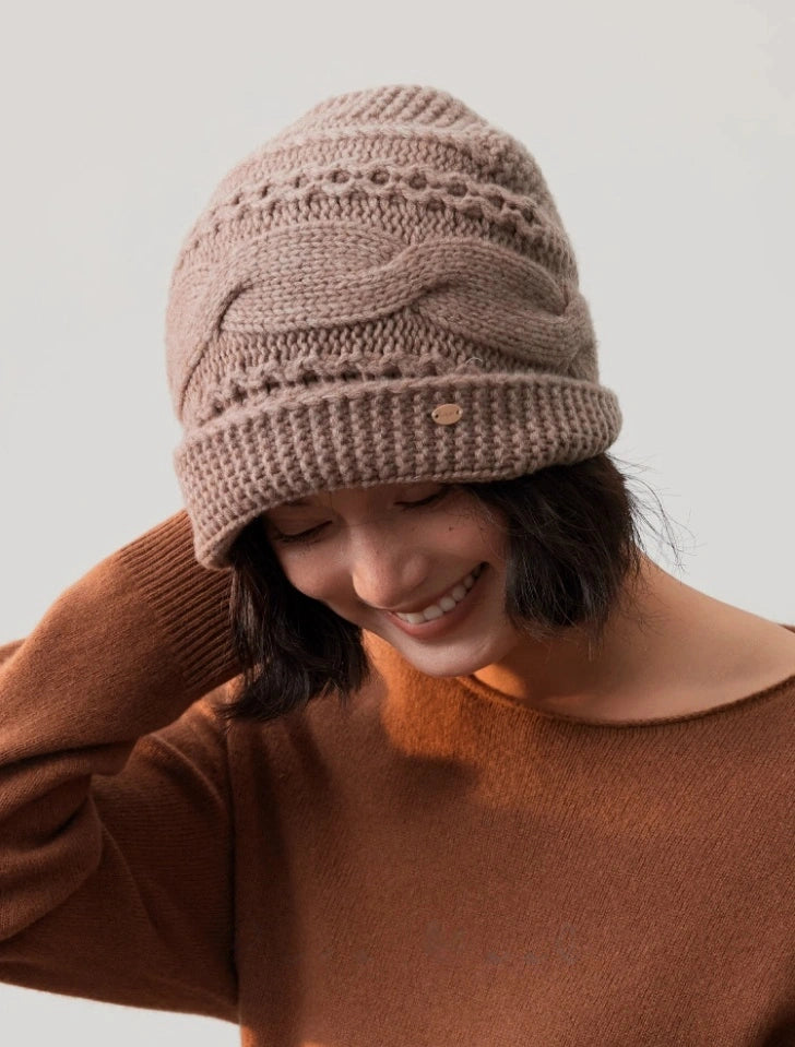 Wool Cable Knit Beanie – Timeless Vintage Warmth | Multiple Colors OESLO
