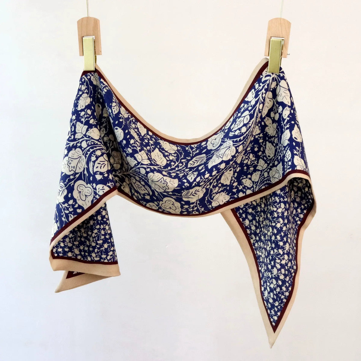 Elegant Silk Wool Long Scarf – Reversible Floral Print Wrap OESLO