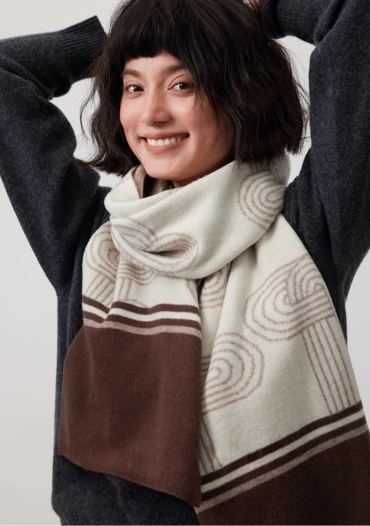 100% Wool Scarf with Chain Pattern — Oatmeal Coffee Elegance - OESLO