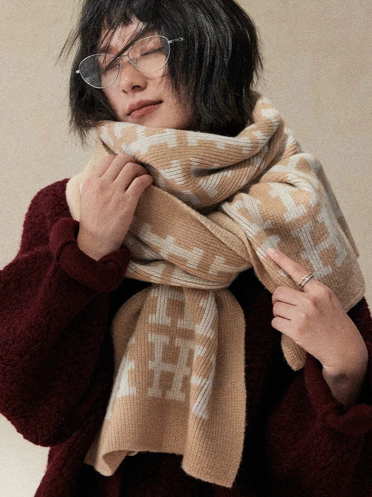 Heavyweight 100% Wool Jacquard Scarf | Gray & Camel Winter - OESLO
