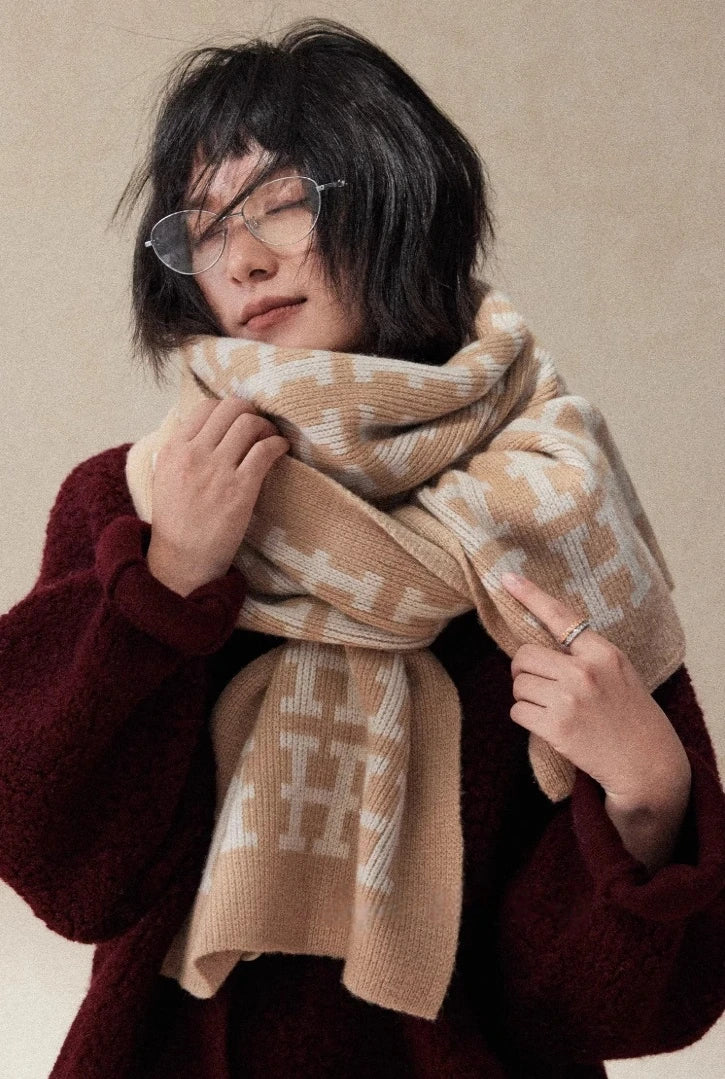 Heavyweight 100% Wool Jacquard Scarf | Gray & Camel Winter - OESLO