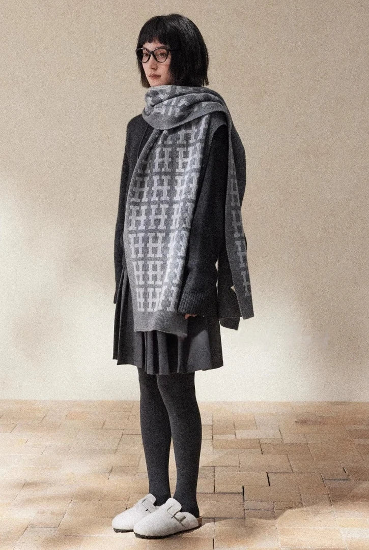 Heavyweight 100% Wool Jacquard Scarf | Gray & Camel Winter - OESLO