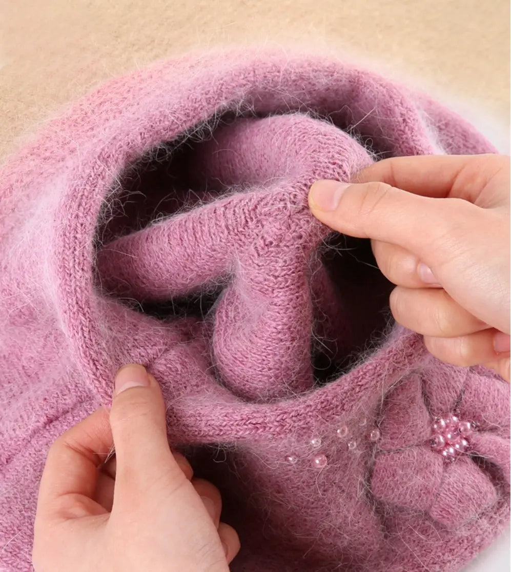 Women's Beret - With Floral Decoration and Beading - OESLO