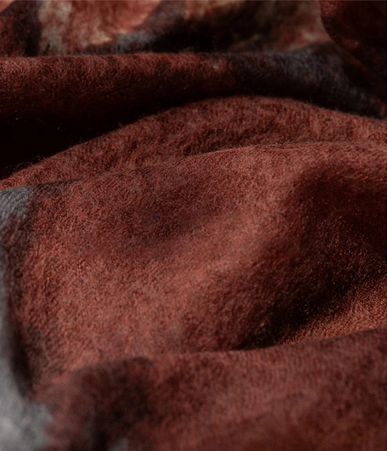 A close-up look at the luxuriously soft cashmere material of this burgundy cashmere scarf.