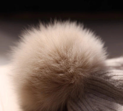 Cashmere Knit Hat with Fox Fur Trim – Cream Beige Elegance OESLO
