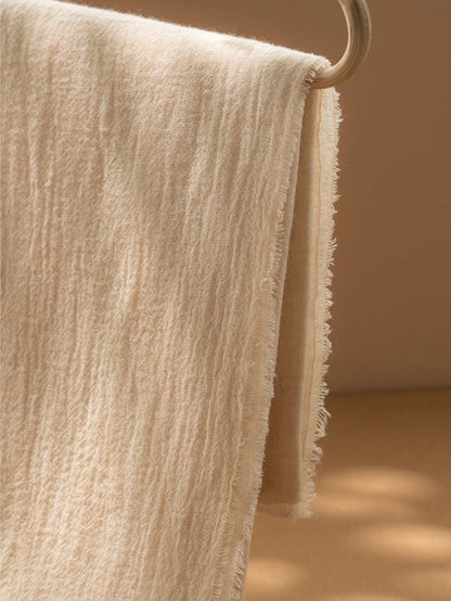 Champagne beige cashmere scarf, highlighting its breathable and soft cashmere fabric.
