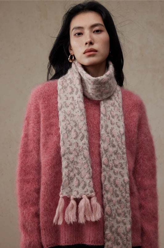 Leopard Knit Scarf – Classic Vintage Style in Coffee Brown & Pink