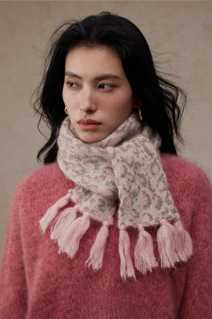 Leopard Knit Scarf – Classic Vintage Style in Coffee Brown & Pink