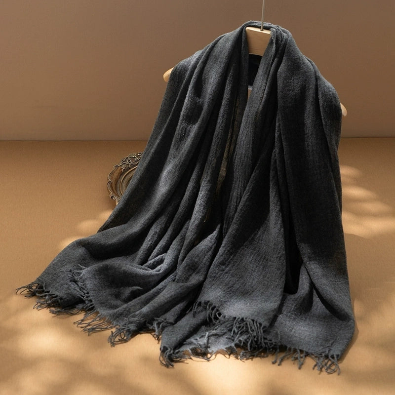 Modern grey cashmere scarf, highlighting its soft texture and oversized design.