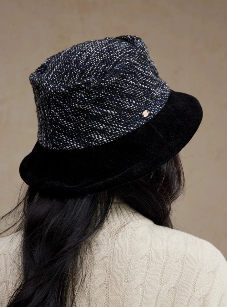 Tweed Winter Bucket Hat – Unisex Vintage Style